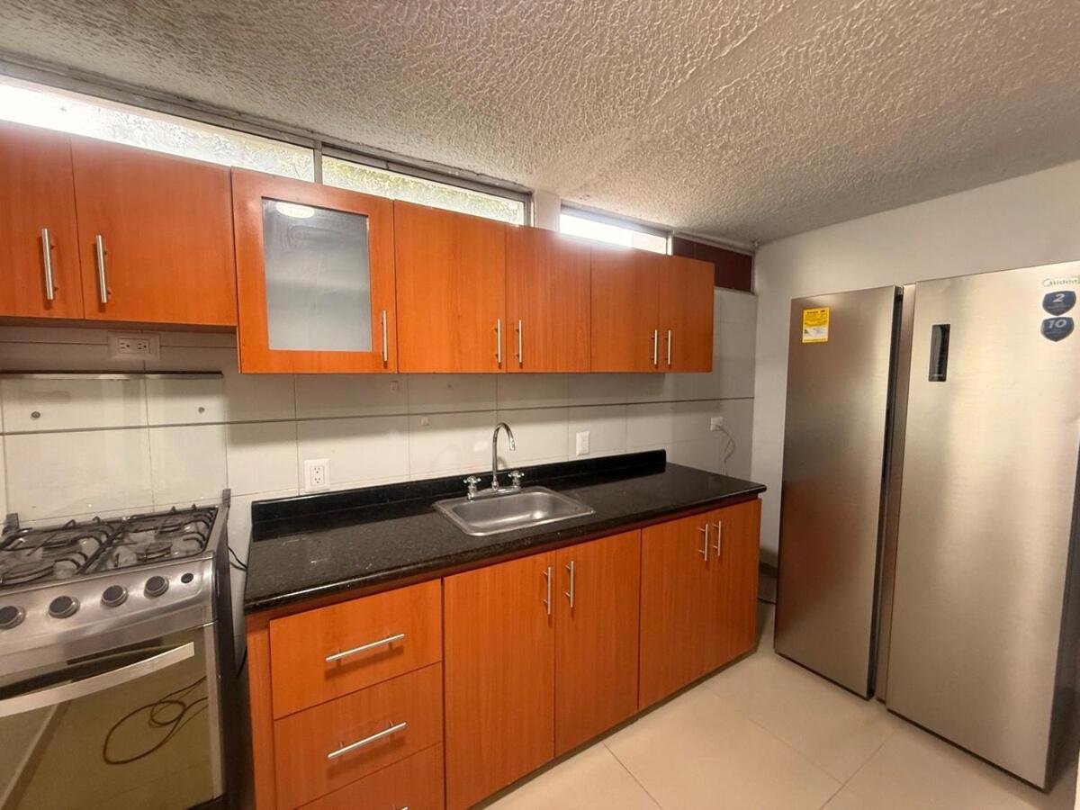 Hermosa Habitacion A Una Cuadra Del Ventura Plaza 3 Кукута Экстерьер фото
