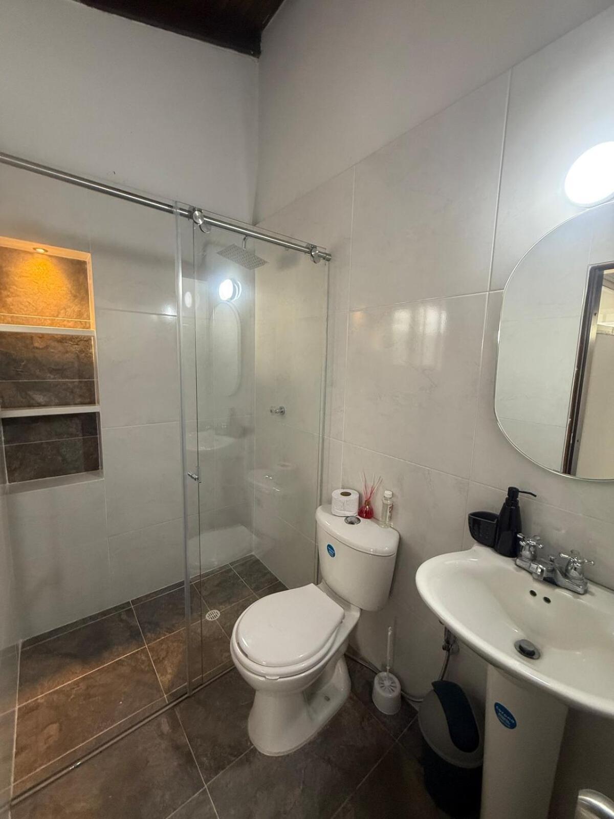 Hermosa Habitacion A Una Cuadra Del Ventura Plaza 3 Кукута Экстерьер фото