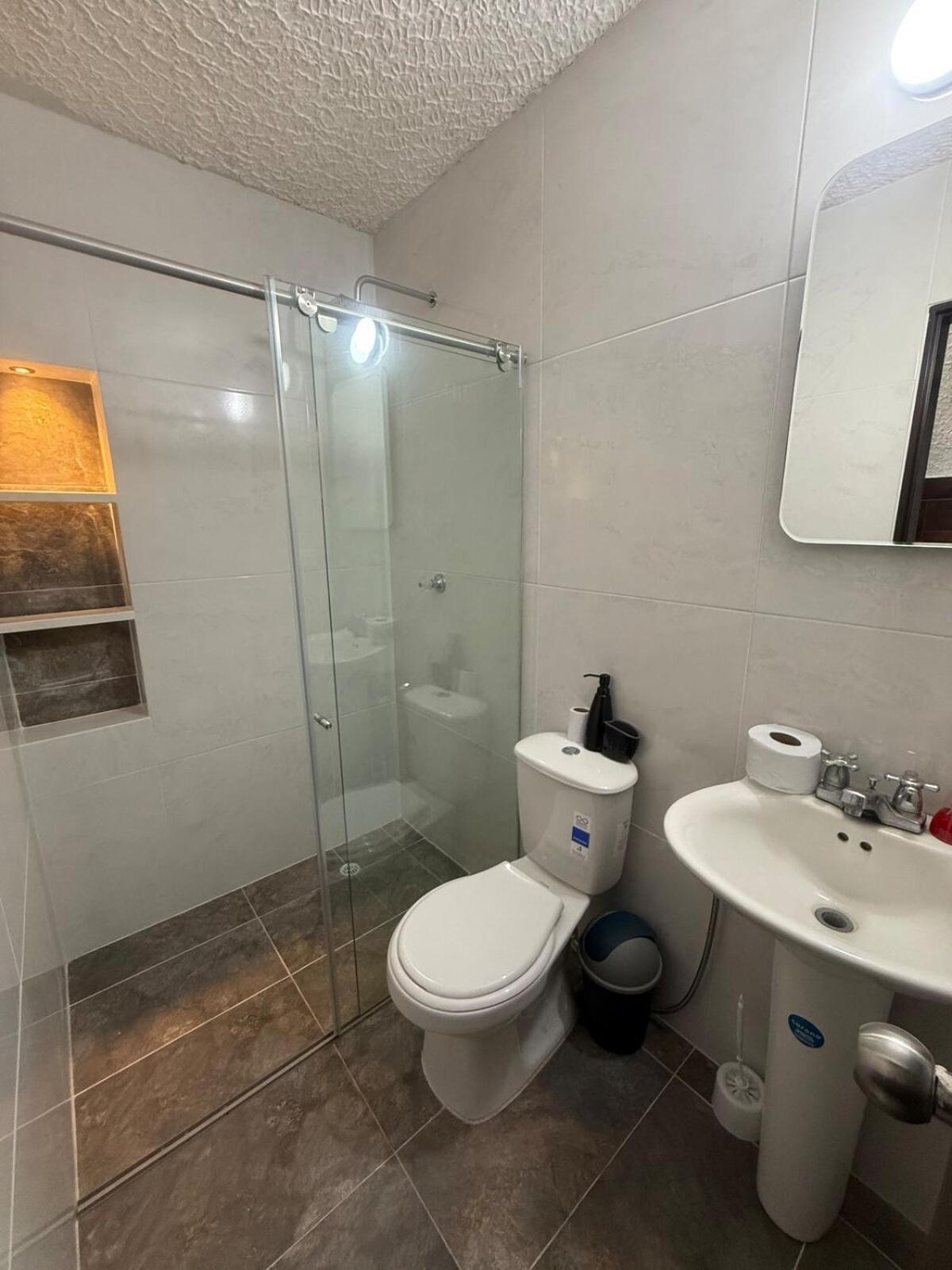 Hermosa Habitacion A Una Cuadra Del Ventura Plaza 3 Кукута Экстерьер фото